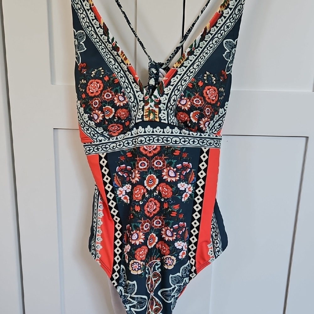 Cupshe Black and Red One Piece Swimsuit with Adjustable Straps